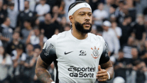LARY SIMÕES ANUNCIA ESTAR GRÁVIDA DE MEMPHIS DEPAY